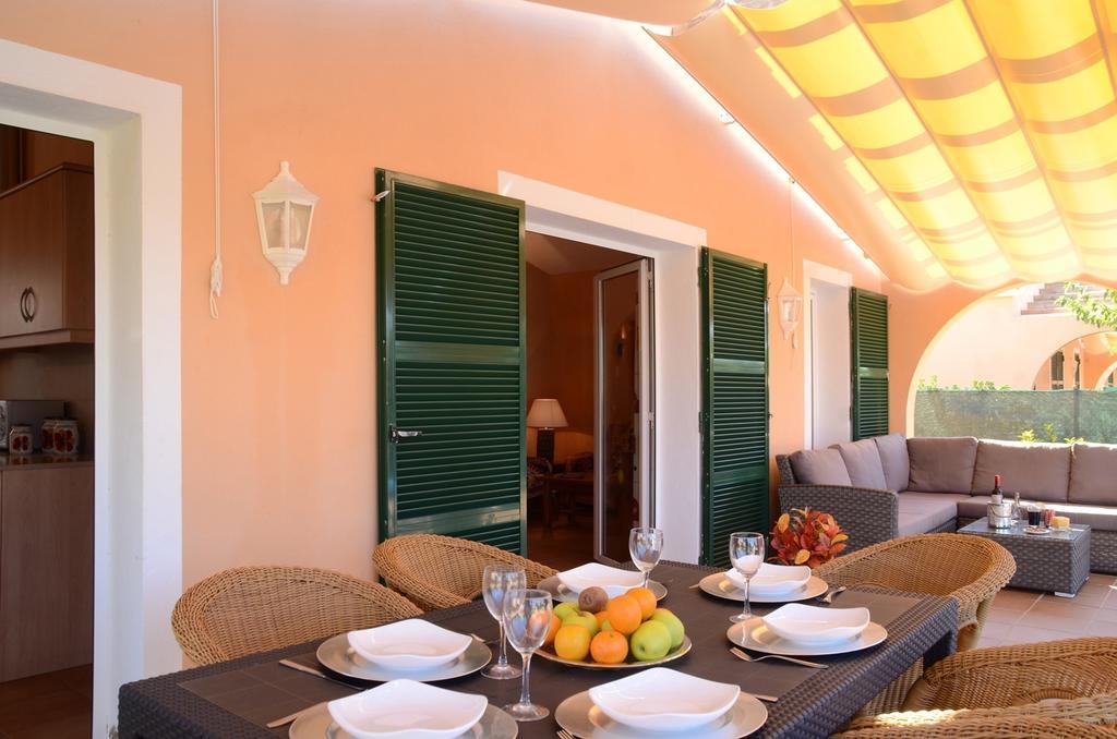 Villas Las Golondrinas Cala'N Bosch  Zimmer foto